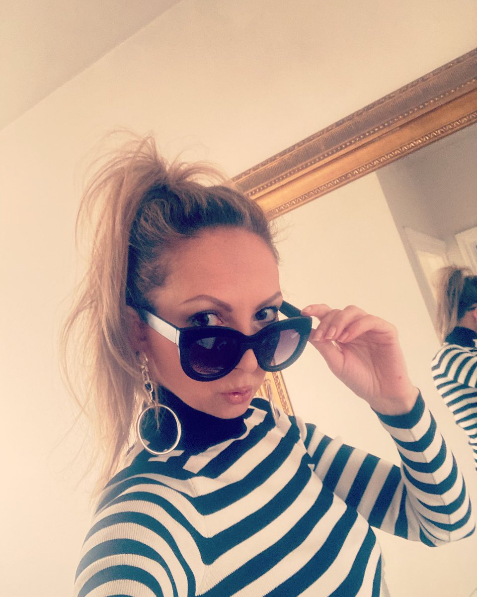 Happy Friday!! 😎 Booked on a shoot today to round off the week nicely. Have a good weekend everyone 💋