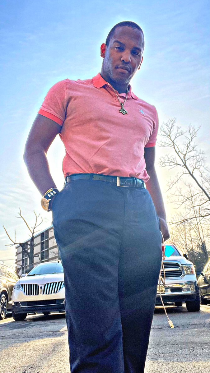 TheRevRonHunt's tweet photo. It’s Friday you know what that mean!
Make sure to count your blessings and make it day count!!!
Show someone love today ✊🏾❤️
#CoffeeWithRev #ShaneTaylorPromotions https://t.co/if0w3zpl1p