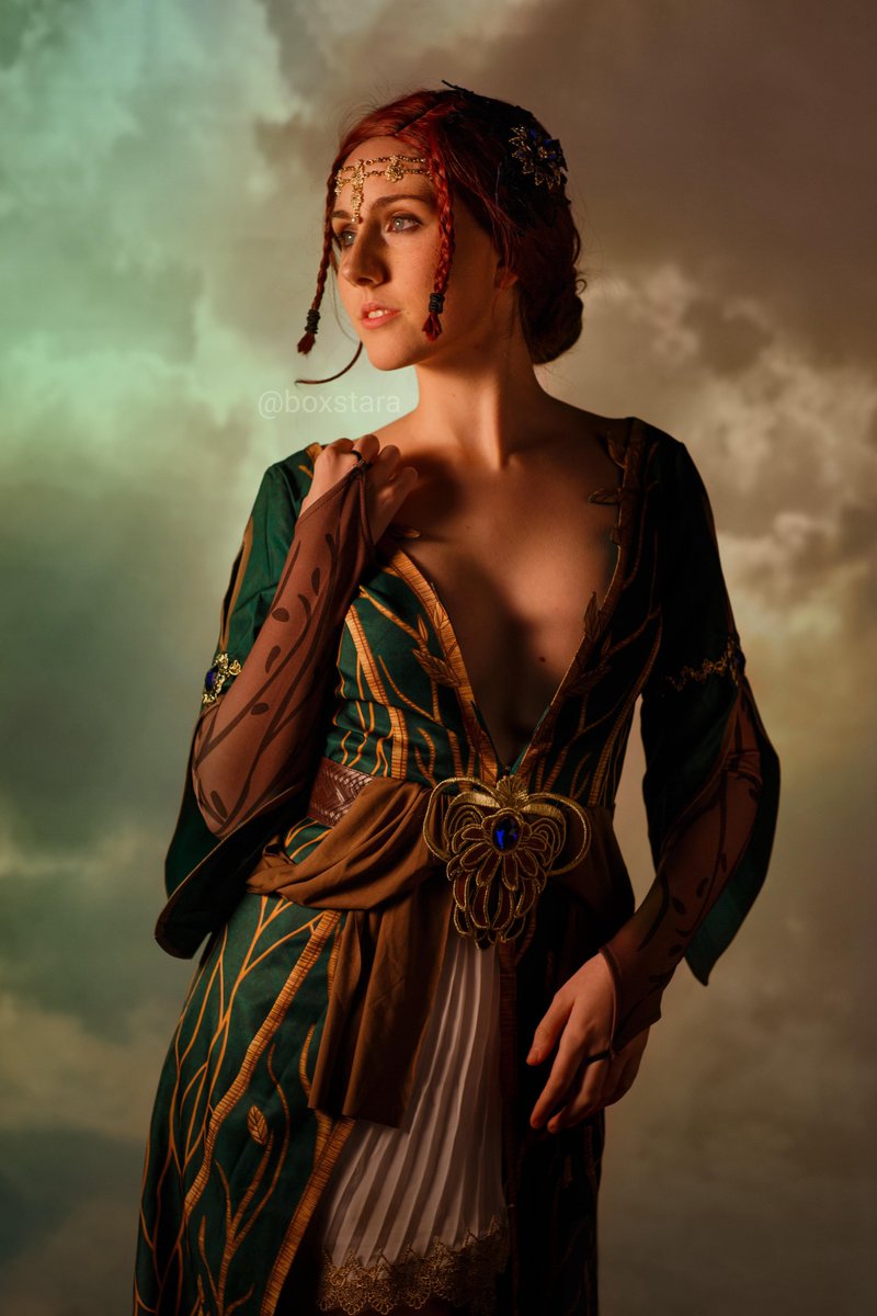 thewitcher's tweet photo. Team Triss, put your hands up in the air! 🙌

Triss: @boxstara 
📸: https://t.co/KDjNm0H0DL https://t.co/tfsVruaAmx