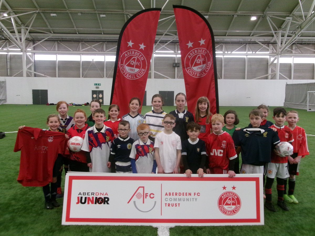 AFCCT's tweet photo. π΄ It was #ThrowbackThursday yesterday at Aberdeen Sports Village for #AFCCTEasterCoaching.
β½οΈ It was a fantastic day seeing all of the Retro @AberdeenFC & @ScotlandNT Shirts! https://t.co/SZgHK95XBe
