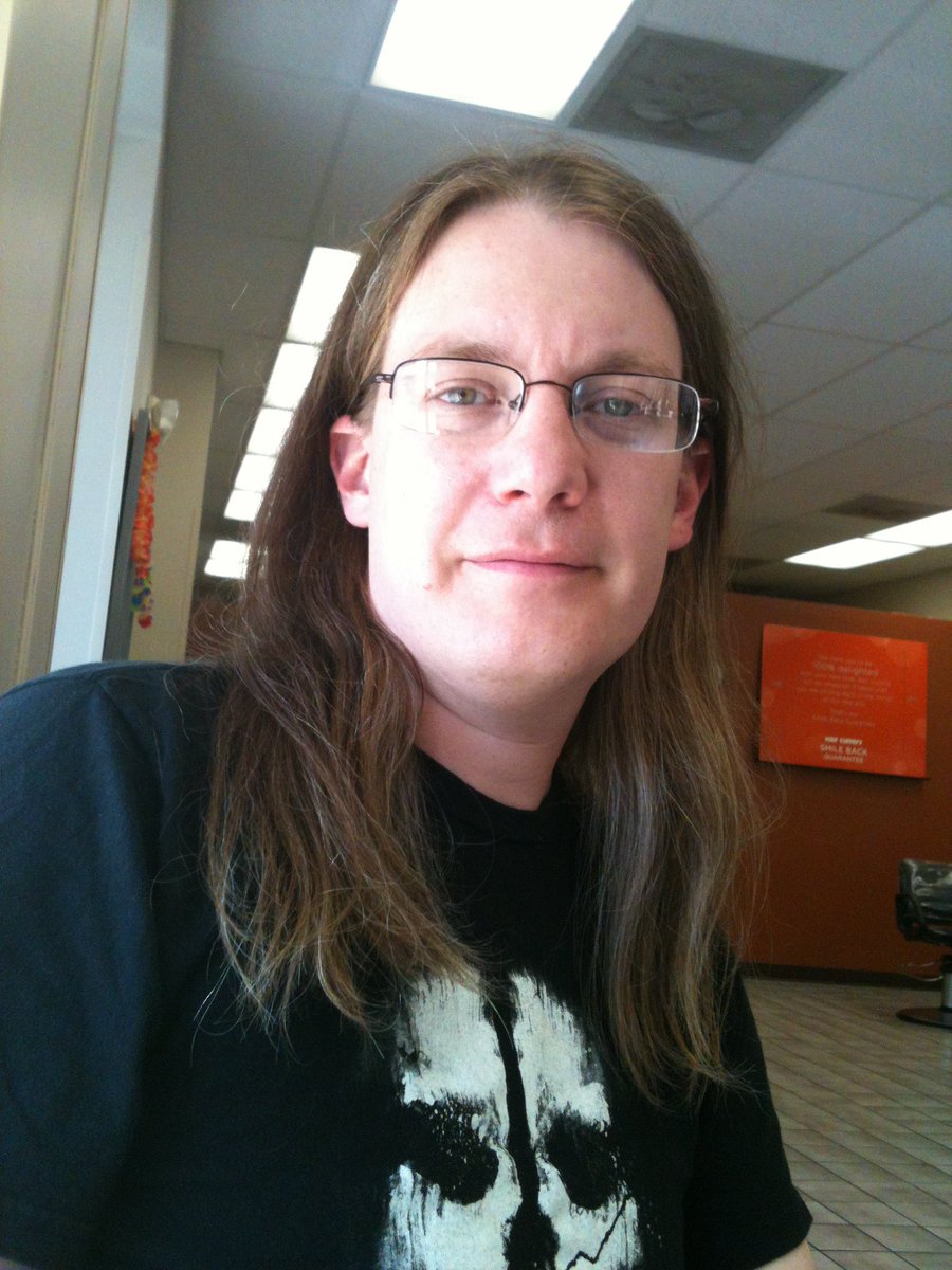 MFathering's tweet image. 2014 is the oldest selfie I have (other than wedding photos from 2000) so this will have to do. Before and after of me getting my first short haircut since college.