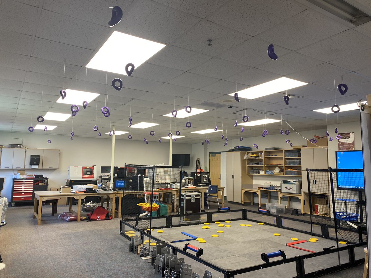 amandahough6's tweet image. My why I teach…#RoboticsKids #Love&amp;amp;GonnaMiss them @MashpeeSchools @mashpeetech @VEXRobotics #OMGRobots #SeniorPrank ❤️❤️❤️❤️ #Road2Worlds