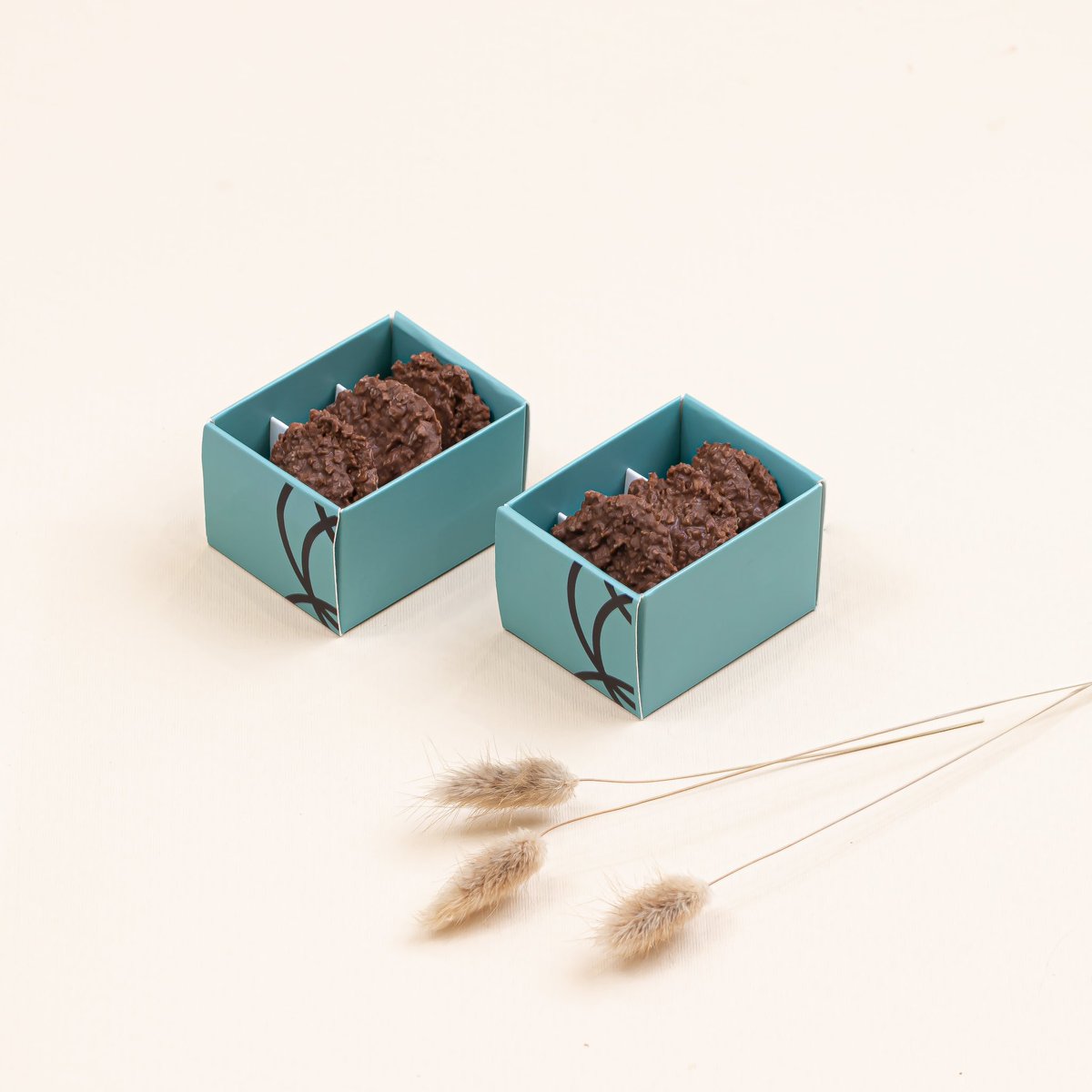 Chocoflakes_sa's tweet photo. توزيعات العيد |

توفرت بوكسات صغيرة تتكون من 3 قطع بنكهات مختلفة 

السعر 10 ريال للبوكس https://t.co/Ficf3JsADX