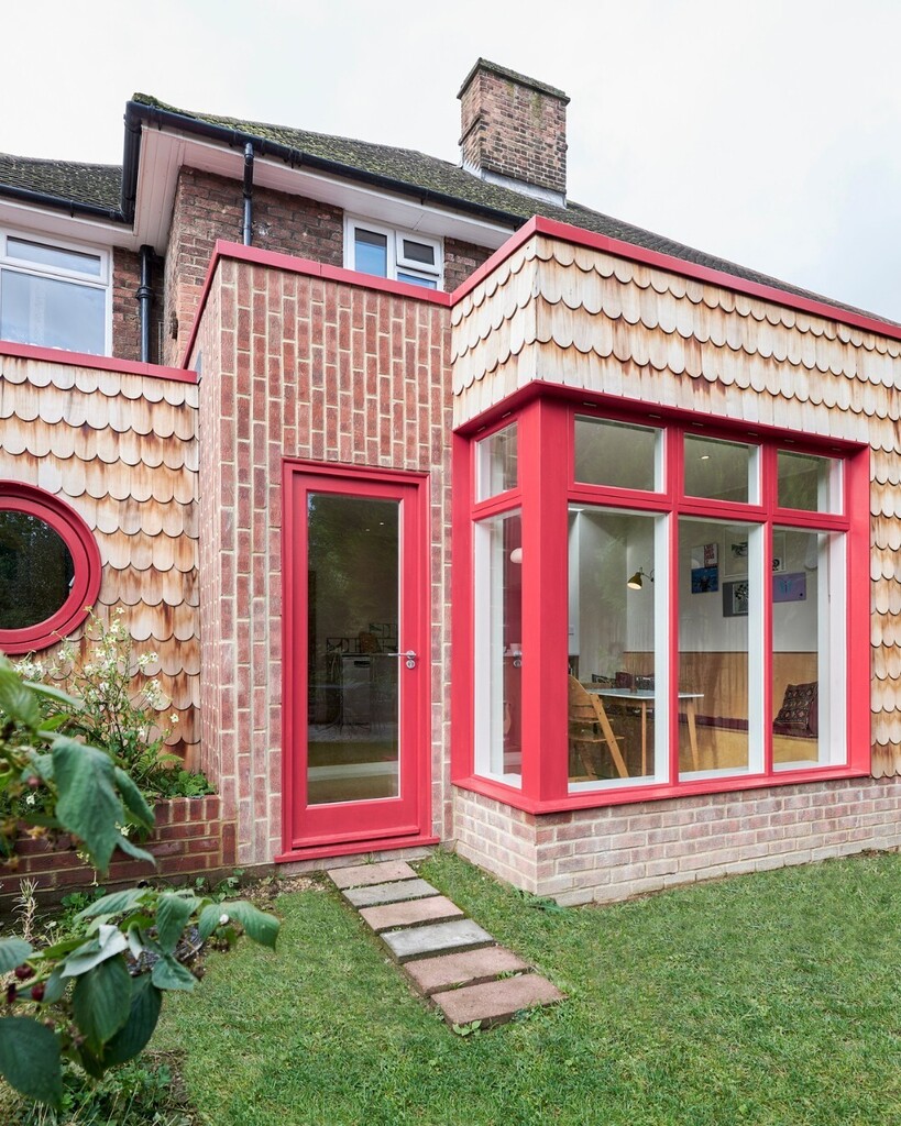 Red alert? 🔴  Not in the case of this bold and beautiful Denmark Hill property. Here, red brings joy, happiness, and energy.​​​​​​​​​
Fun, functionality and sustainability were at the top of our client’s priority list when they approached us for thei… instagr.am/p/CrA9T2zuwpp/