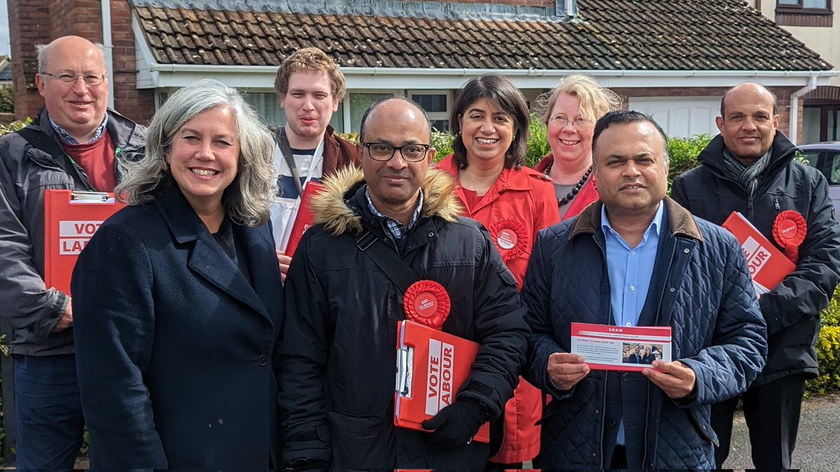 SWLabourParty's tweet photo. Out speaking to local residents in Shaw this morning with candidate @junabali, lots of residents fed up with struggling to get around with different roadworks causing havoc. They're pleased to hear Swindon Labour has a plan to Get Swindon Moving again #BuildABetterSwindon https://t.co/KrrUpD3XV3