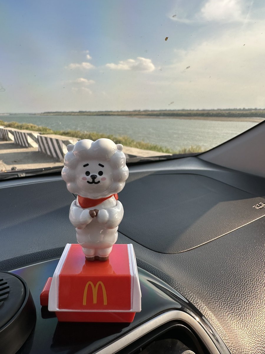 Heartmd7's tweet photo. Had a date with my RJ ๐ฅฐโค๏ธ we miss you Seokjinie!!! #Seokjin #BT21 #BT21xMcDo #BTS #CagayanRiver https://t.co/NHb2W2WH5J