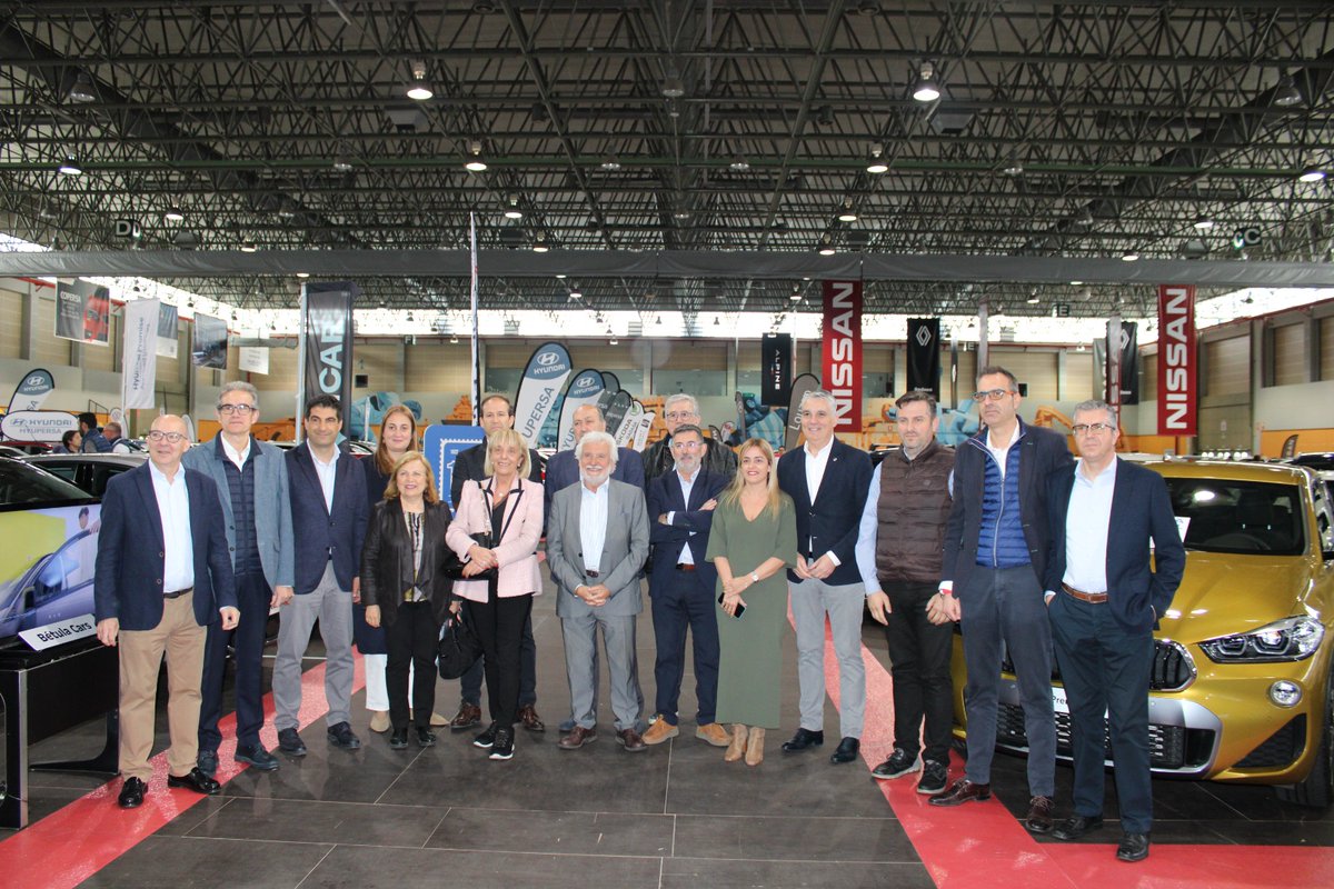 CEO_Ourense's tweet image. Desde hoy y hasta el domingo, encuentra tu próximo coche en @EXPOURENSE en el V #caroutlet de #Acauto. Con servicio de #ludoteca para facilitar la visita.  Autoridades, representantes empresariales y del sector inauguraron esta mañana el salón. 
#comprarcoche
