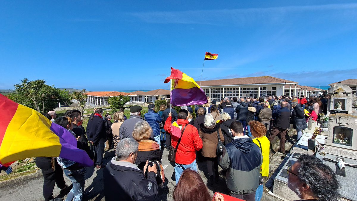 Podemos_CANT's tweet image. En fecha tan señalada, nos hemos unido al sentido homenaje celebrado en #Ciriego #Santander con motivo del #14deAbril #14deAbril2023 #República❤️💛💜
