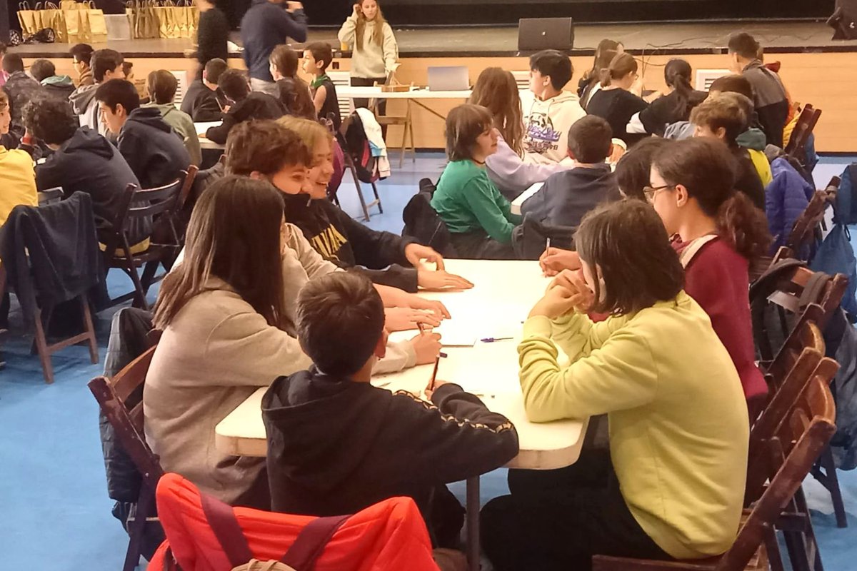 trseducacio's tweet photo. Moltes felicitats a l'equip cadet (1r i 2n ESO) de l'Institut @nicolaucopernic, que aquest matí ha quedat tercer a la final de la Copa Cangur de Catalunya de matemàtiques! i molta força a l'equip junior (3r i 4rt ESO) que aquesta tarda jugaran també la final! 💪 https://t.co/FmIhPrnPbe