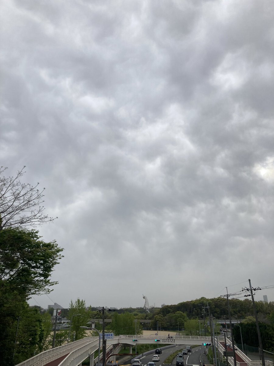 officekumahige's tweet photo. 本日のラン
約13.1km　1時間09分29秒　平均5分18秒/km

明日は雨予報なんで午後からひとっ走り！

桜の季節はお花見ランする為に別コース走ってるので、太陽の塔とはお久しぶりの対面でした。

#本日のラン #万博外周 #太陽の塔 #ランプラ #今月も100km目標 #ミズノ #WAVESHADOW https://t.co/6ZlXS8Nbm9