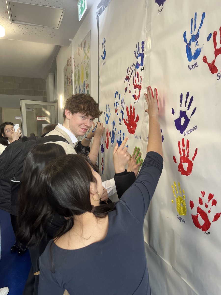 International School of Düsseldorf tweet media