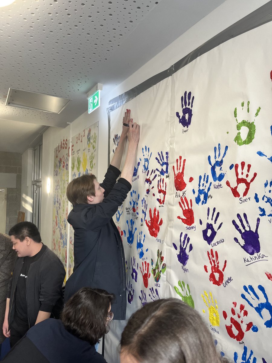 International School of Düsseldorf tweet media