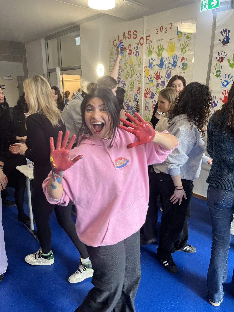 International School of Düsseldorf tweet media