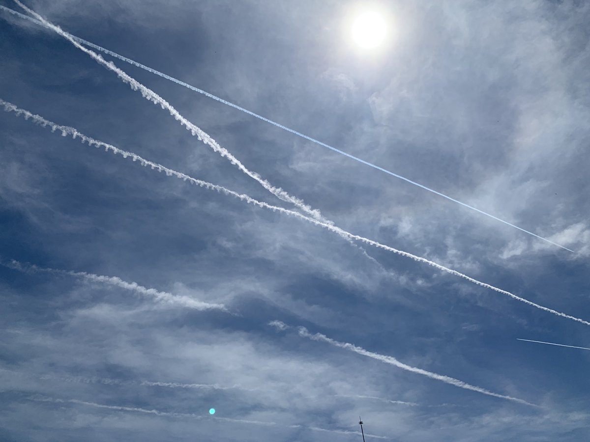 Vapor de agua LOS COJONES. Mismo horario de tránsito aéreo, misma zona LOS COJONES, cielo azul y ahora nublado HDLGP #despierta #Chemtrails