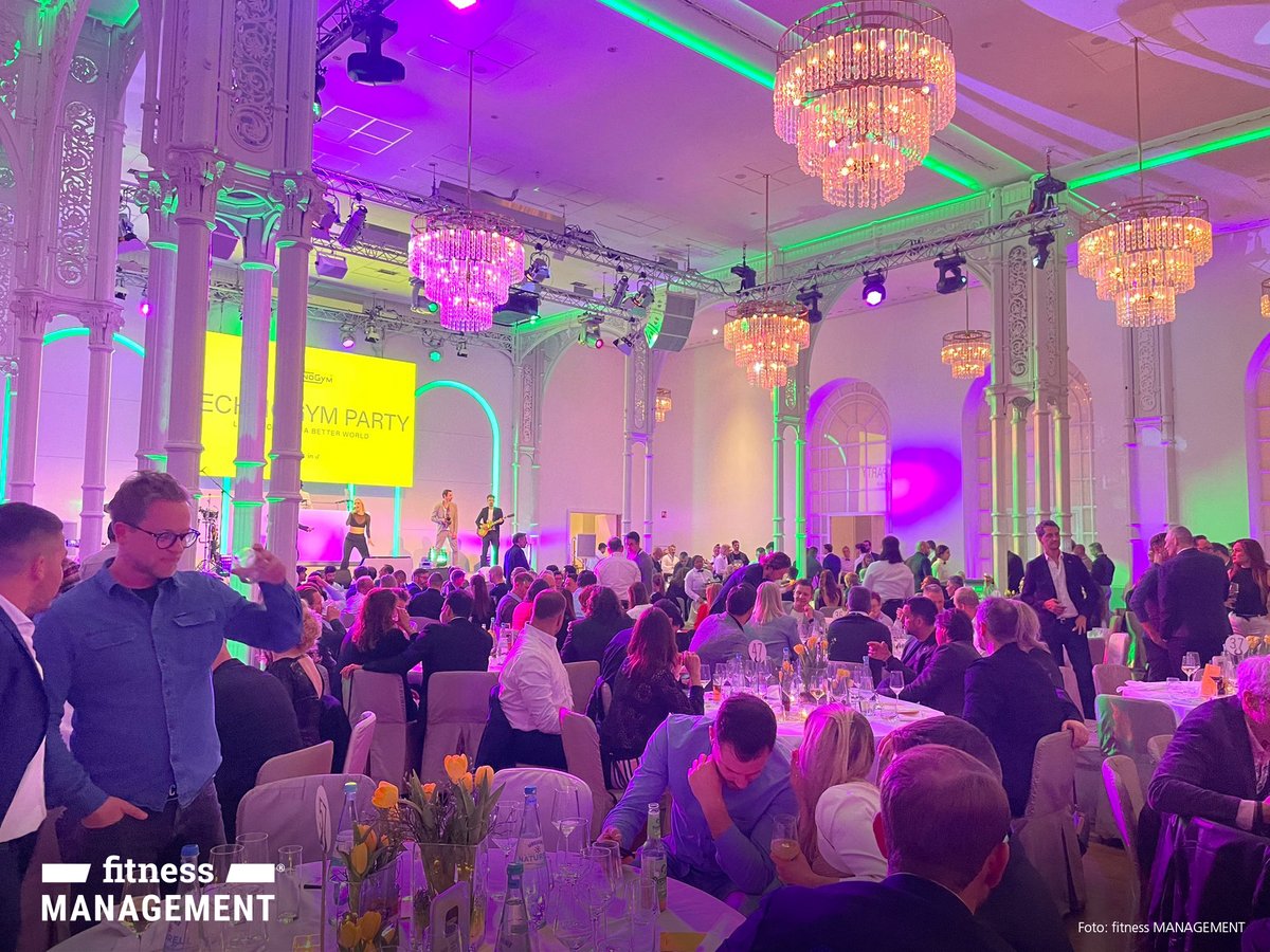 fm_aktuell's tweet image. Gestern hat unser Team den Abend bei der #Technogym-Party ausklingen lassen. Auf der #FIBO haben wir die beste Möglichkeit, uns mit unseren Partnern und Kunden auszutauschen. #FIBO23
@LesMills
@dhfpg_de
@bsa_akademie
@DSSVeV
@philipphartewig
@Technogym
@Europe_Active
@FIBO_Show
