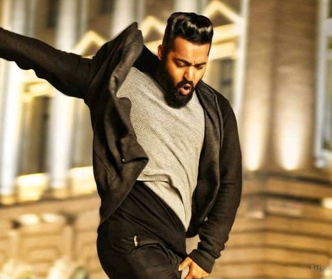 IndianBoxfice's tweet photo. Who is the Best Dancer  ?

       #RamCharan 🔄                 #JrNTR ❤ https://t.co/IRRwAtZLh6