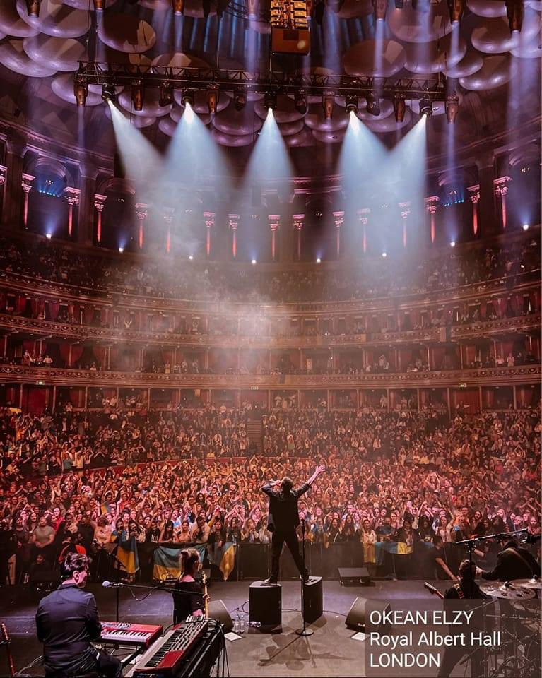 s_vakarchuk's tweet image. @okeanelzy in @RoyalAlbertHall yesterday…unforgettable night  🇺🇦🇬🇧 #helpforukraine