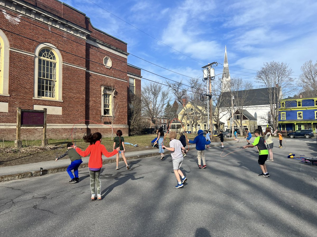 It’s a beautiful Friday morning at UES and the 2023 Jumping Beans are hard at work practicing! #thisisUES #jumpingbeans #vted #mrpsvt