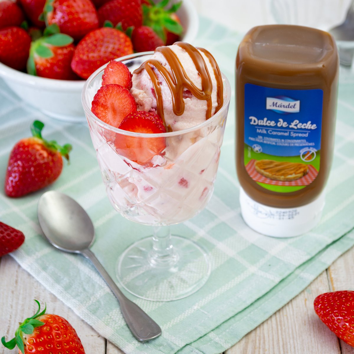 DulceMardel's tweet photo. Endulzar tu postre con un poco de dulce de leche Márdel por encima, nunca será una mala idea. 🥰
#viernes #postreperfecto #dulcedeleche https://t.co/WZzH0UGGot