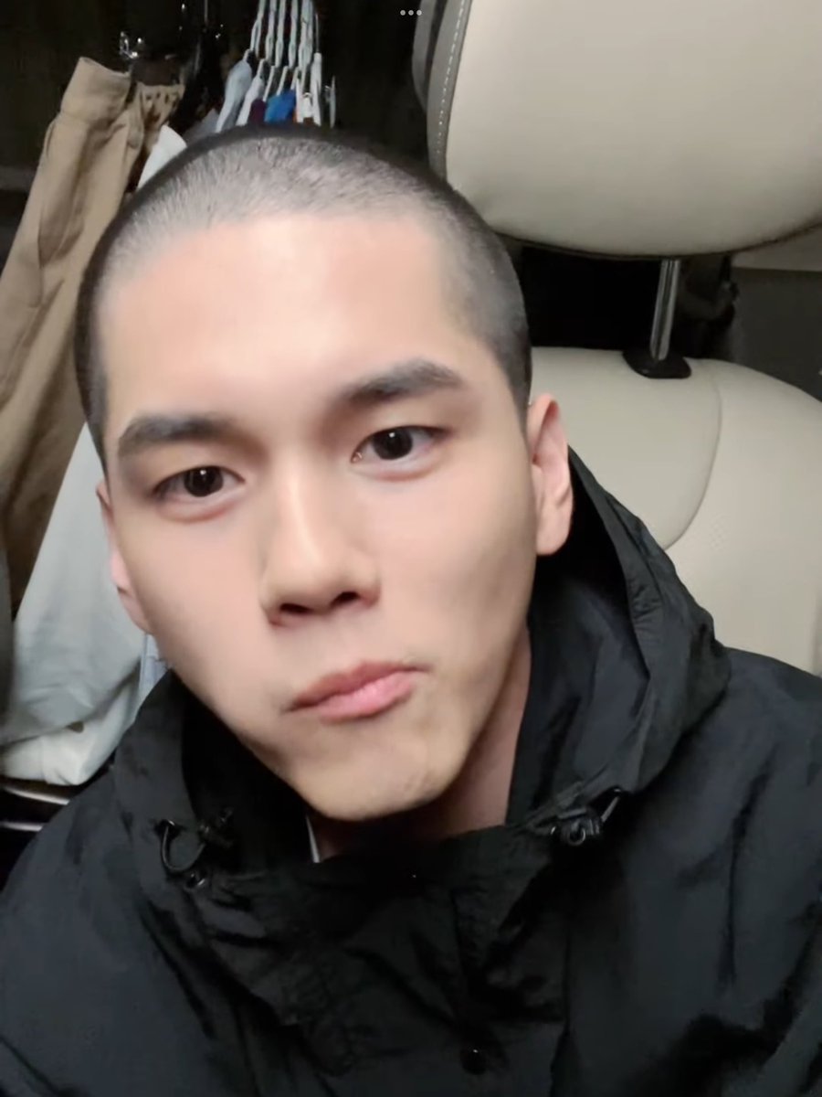 คือในวงการเกาหลีเขาไปเข้ากรมใครตัดผมสั้นเท่าพี่องบ้าง