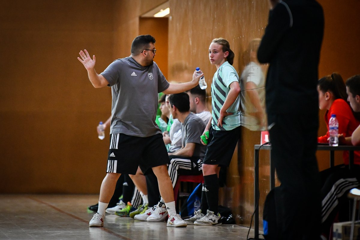 FCF_CAT's tweet photo. 🗣️ Jordi Barrero: ‘’No tenim marge d’error. Tots els partits són una final i amb aquesta mentalitat anem’’
🟡🔴 Catalunya Infantil masculina debutarà el dimecres al Campionat d'Espanya de futbol sala
📝: https://t.co/db9cm43Cp3
🎥: https://t.co/LawXP2ZZbA
#InfantilFS https://t.co/RE0uVKpKFB