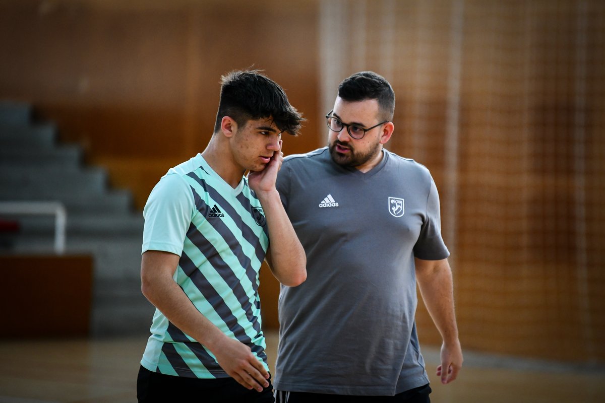 FCF_CAT's tweet photo. 🗣️ Jordi Barrero: ‘’No tenim marge d’error. Tots els partits són una final i amb aquesta mentalitat anem’’
🟡🔴 Catalunya Infantil masculina debutarà el dimecres al Campionat d'Espanya de futbol sala
📝: https://t.co/db9cm43Cp3
🎥: https://t.co/LawXP2ZZbA
#InfantilFS https://t.co/RE0uVKpKFB