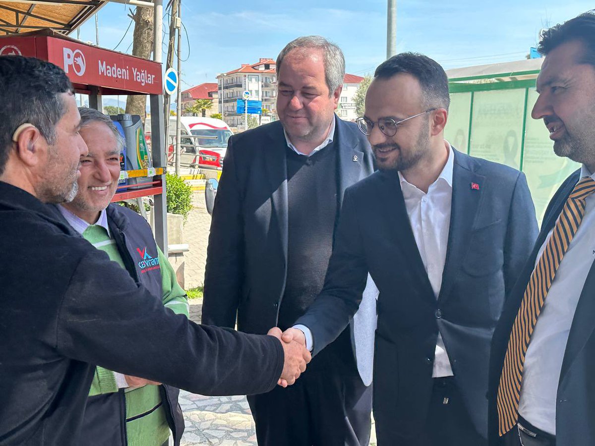 AdnanDizer's tweet photo. Pamukova'dayız.

İlçe Başkanımız Aziz Burak Çelik ve Belediye Başkanımız Güven Övün ile birlikte esnaflarımıza misafir olduk.

Değerli esnaflarımıza bol kazançlar dileyerek hayır dualarını aldık.  Kendilerine #DoğruAdımlarlaYolaDevam diyerek #TürkiyeYüzyılı nı anlattık. https://t.co/wkruYQCZn7