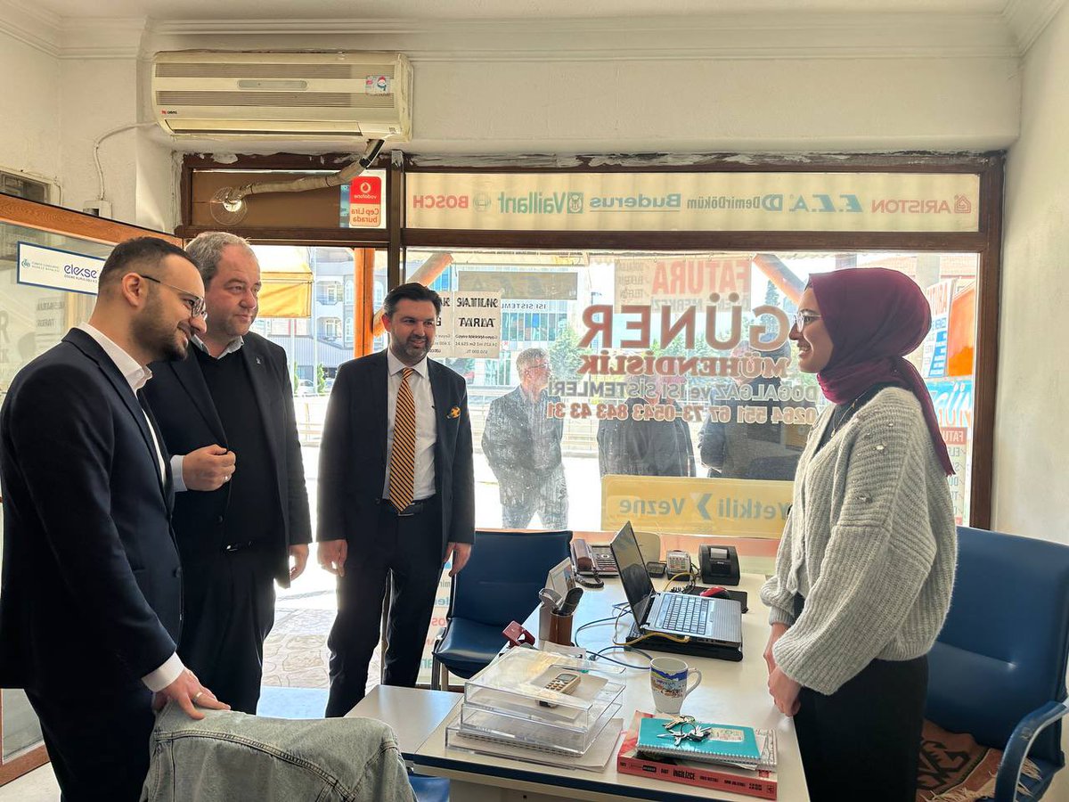 AdnanDizer's tweet photo. Pamukova'dayız.

İlçe Başkanımız Aziz Burak Çelik ve Belediye Başkanımız Güven Övün ile birlikte esnaflarımıza misafir olduk.

Değerli esnaflarımıza bol kazançlar dileyerek hayır dualarını aldık.  Kendilerine #DoğruAdımlarlaYolaDevam diyerek #TürkiyeYüzyılı nı anlattık. https://t.co/wkruYQCZn7