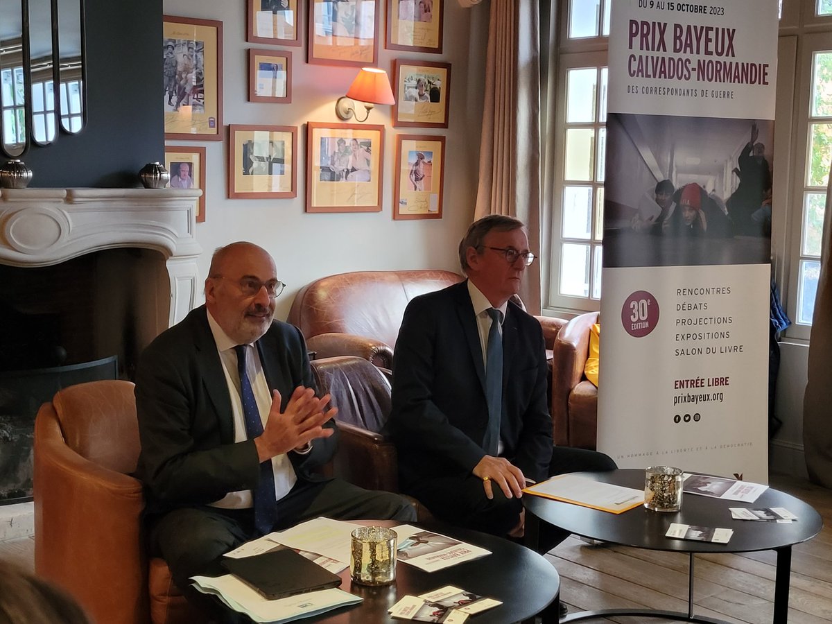 PrixBayeux's tweet image. Cet après-midi, conférence de presse pour lancer le 30e #PrixBayeux 🔛@patrickgomont, Maire de @BayeuxOfficiel et VP de la @RegionNormandie, est aux côtés de @jldupont14, Président du @CalvadosDep.