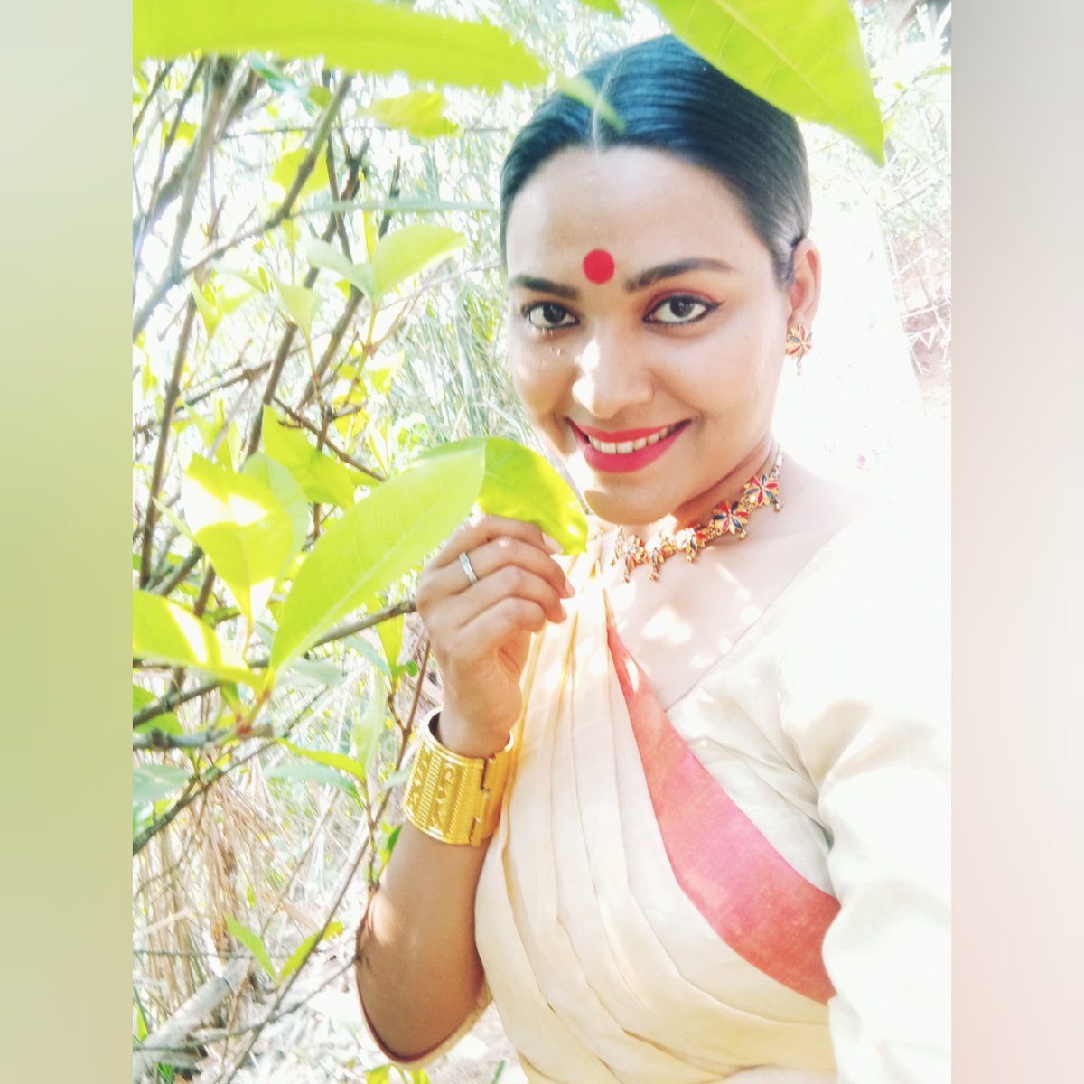 DurgashriB's tweet photo. সকলোলৈ ৰঙালী বিহুৰ বহুত বহুত শুভেচ্ছা জনালো ❤️❤️

#rongalibihu #bohagbihu #mugarxaaj #sadarmekhela #oxomiya #bihu #bihu2023 #celebration #assam #Assamese https://t.co/1xVfYXWqNN