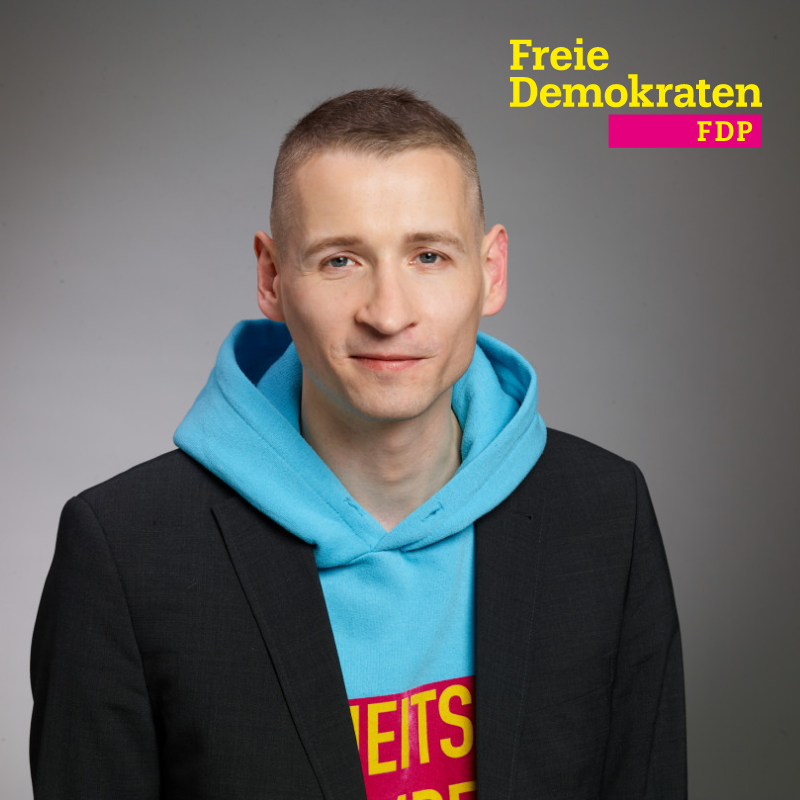 Seit der gestrigen Sitzung der Bezirksversammlung gehört <a href="/RobertBlaesing/">Robert Bläsing</a> unserer Fraktion an. Dem neuen Mandatsträger wünschen wir viel Erfolg bei den vor ihm liegenden Aufgaben!

Weitere Informationen finden sich auf unserer Facebook-Seite: facebook.com/FDPFraktionHam…