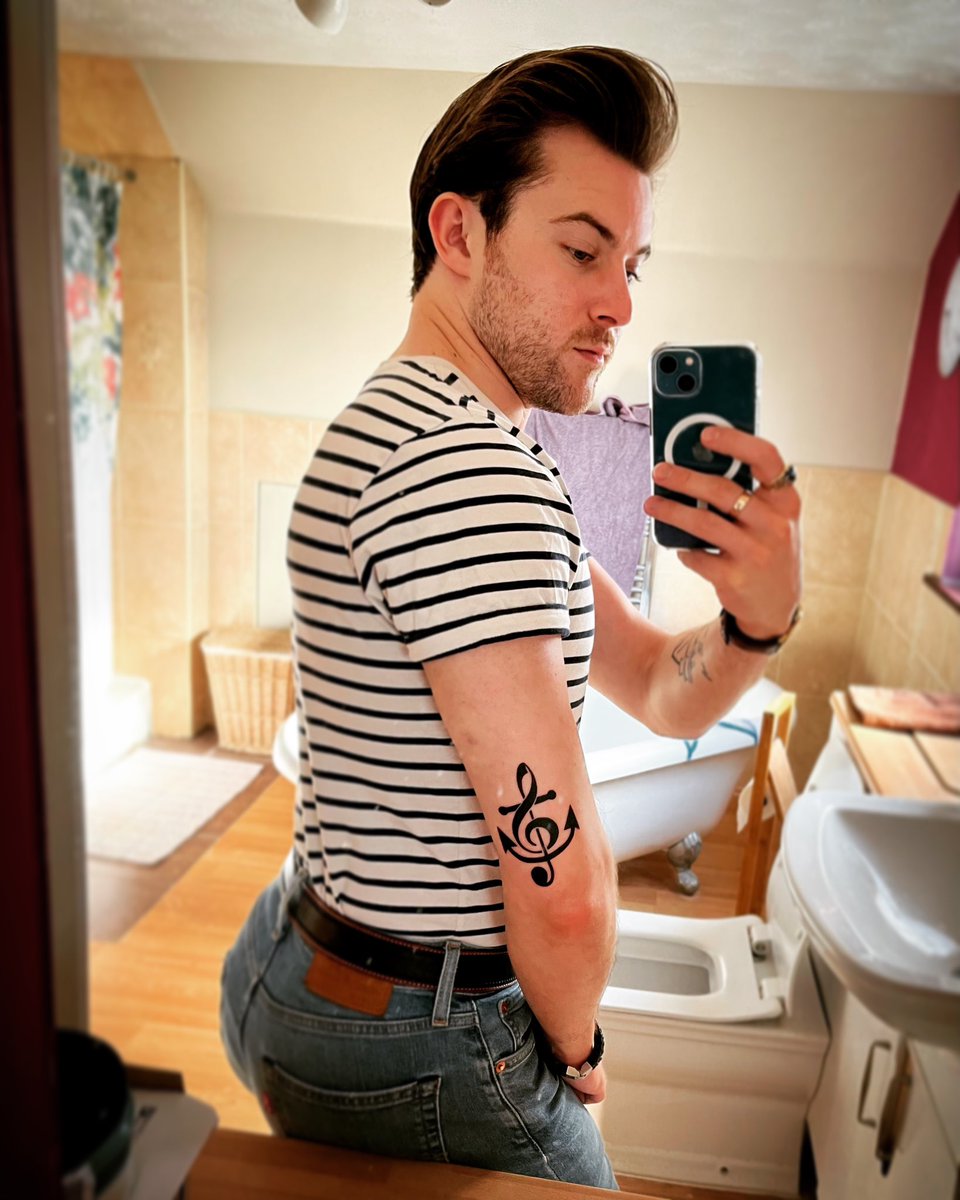 Hello, sailor! ⚓️🎼

New tattoo 😁

🖋️ by <a href="/mozztattoos/">Mozz Tattoos</a> @shorelinetattooni 

#tattoo #inked #anchor #anchortattoo #trebleclef #music #love #inkedgay #tattoogay #gay #gayuk #hellosailor #sailor #bathroomselfie