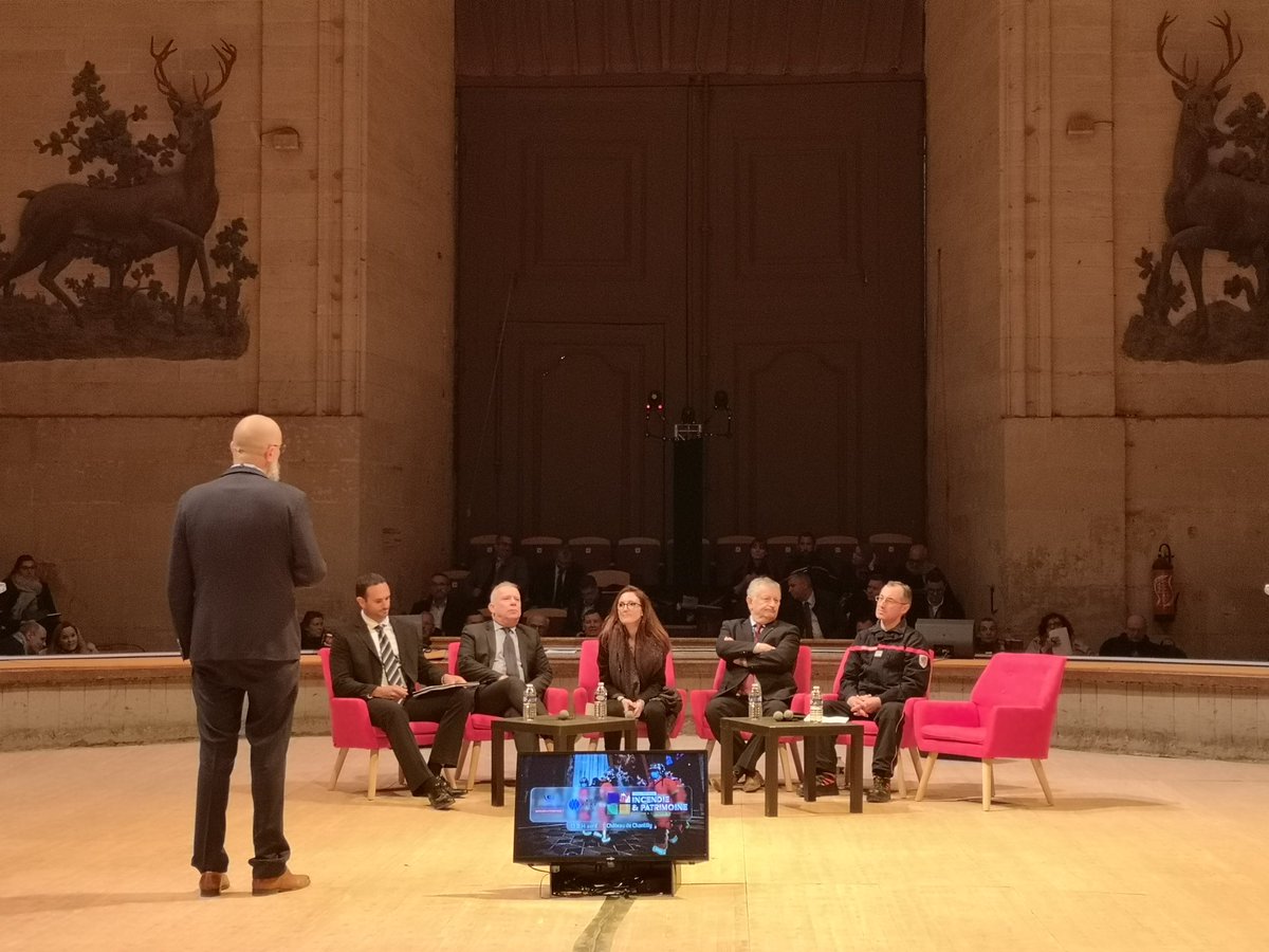 BouclierBleu's tweet photo. 🚨🚒 #ColloqueChantilly2023 : Nécessité de rendre obligatoire la mise en place des PSBC dans les institutions culturelles et que les pompiers bénéficient d'un référentiel de formation spécifique concernant la préservation du #patrimoine. https://t.co/bwmhWTMdNH