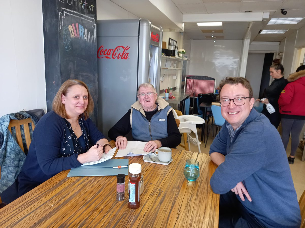 SirSimonClarke's tweet image. Really useful - and absolutely packed! - advice surgery at the Four All Cafe in #Easterside today.  It was good to see Councillor Tony Grainge and to meet Margaret, who runs this amazing community cafe with a range of staff and volunteers.