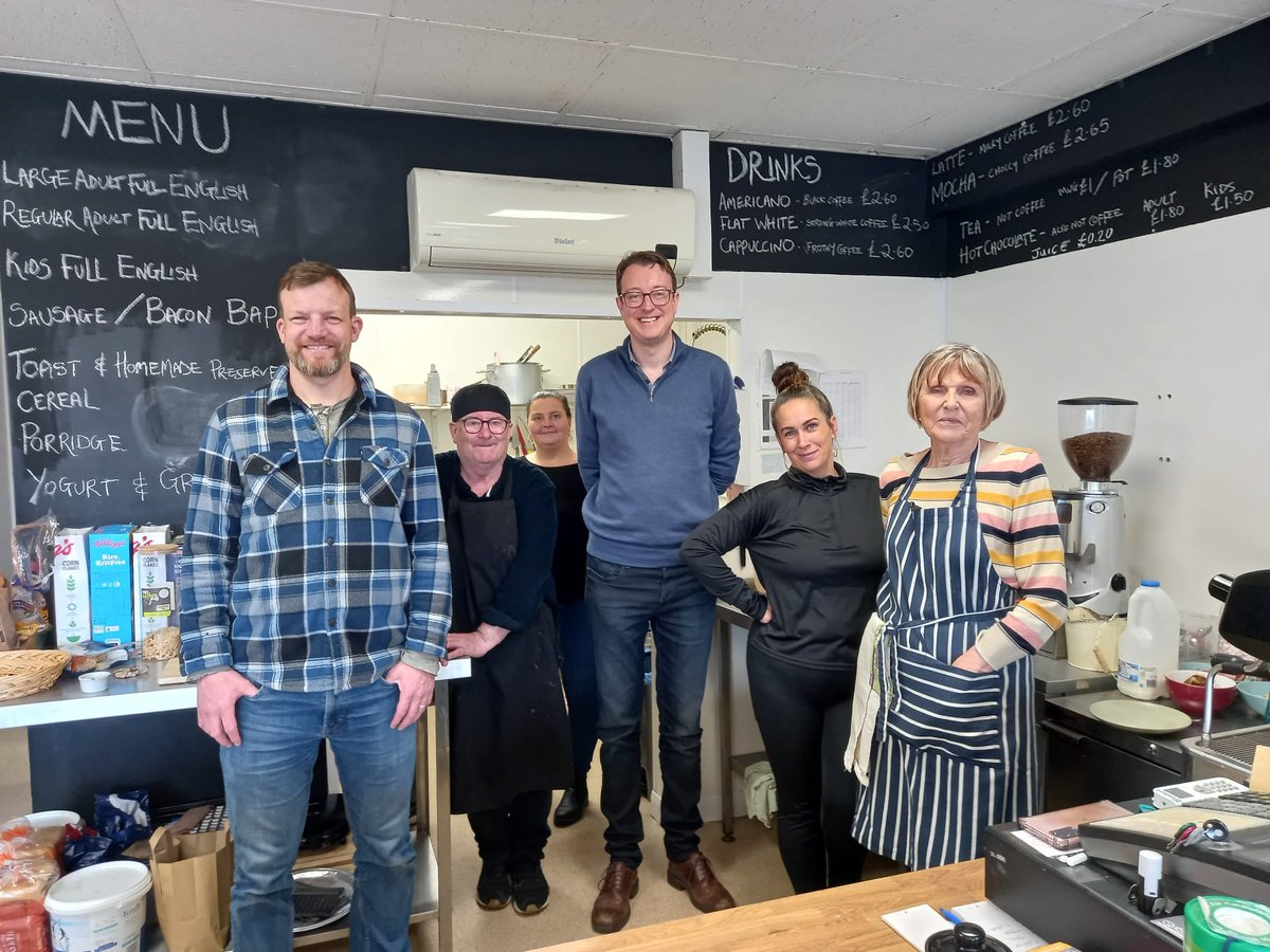 SirSimonClarke's tweet image. Really useful - and absolutely packed! - advice surgery at the Four All Cafe in #Easterside today.  It was good to see Councillor Tony Grainge and to meet Margaret, who runs this amazing community cafe with a range of staff and volunteers.