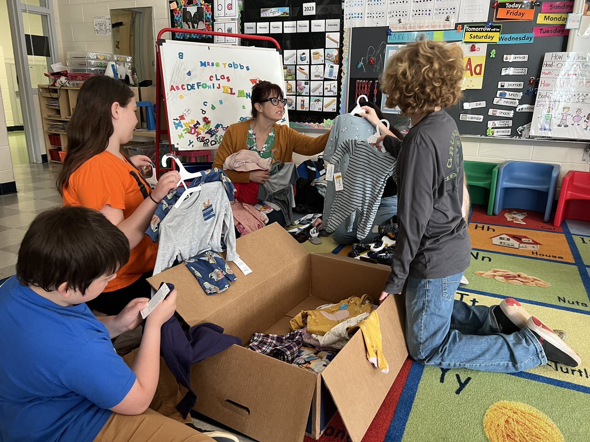 The VFES Gives Back Club had a busy morning sorting pajamas for the <a href="/CaseyCares/">Casey Cares</a> Pajama Drive! <a href="/MrsTStaab/">Tracey Staab (she/her)</a> <a href="/VincentFarmBCPS/">VincentFarmBCPS</a>