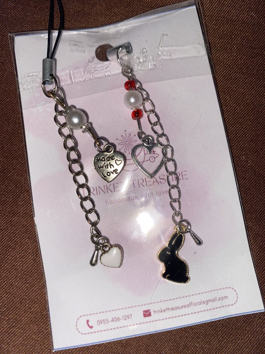 Akiokiii's tweet photo. #HMJFeedbacks
Hi hi! I forgot to post a feedback about this. Anyways, these are so cute and the white heart match the color of my phone which was pick by the seller herself. The length is just right and i play with it when anxiety hits in public hahaha. 325/10!!🫶 https://t.co/Jn4avwI9sc