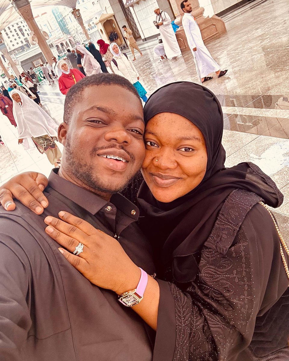 thecuteabiola's tweet photo. Made 7 wishes The last Time I came to Mecca / Medina, Allah granted 5 Already , Remaining Two 🤲🏼 with more prayers and consistency, Allah Will grant 9 🤝  Masha Allah ! 🌺 https://t.co/3nI1XXraKP