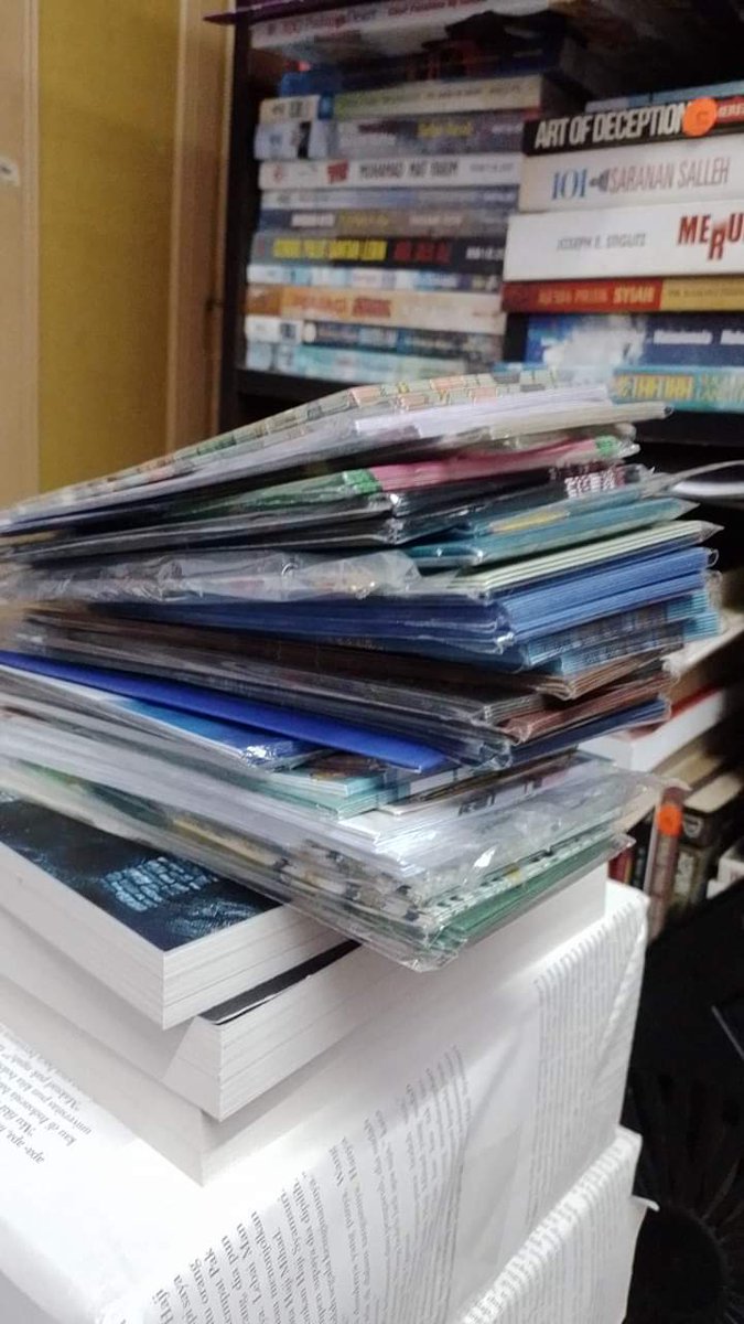 sopietamdjis's tweet image. Diantara2 koleksi Sampul Raya 2023 yang dh smpai kat tangan den..

#SampulRayaCollector
#SampulRaya