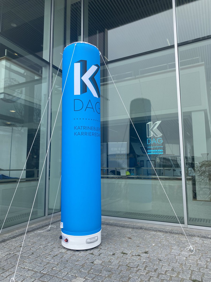 AarhusUni's tweet image. Katrinebjerg Karrieredag (Kdag) - den store karrieremesse for IT-specialister tiltrak i år ca. 1000 gæster, herunder 54 virksomheder. Kdag arrangeres af #AarhusUni og afholdes centralt i IT-byen Katrinebjerg, hvor mere end 2.500 læser på en IT-uddannelse konferencer.au.dk/kdag