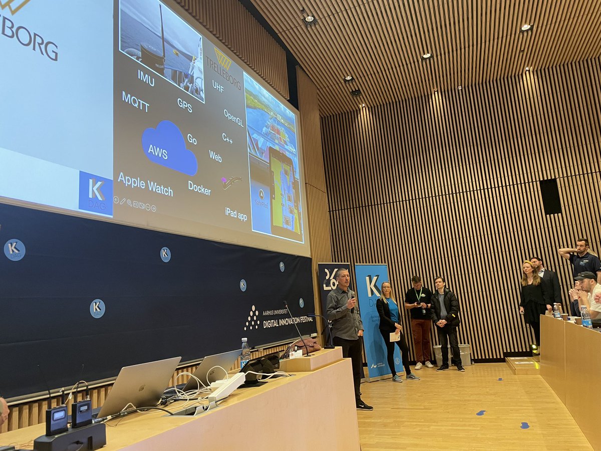 AarhusUni's tweet image. Katrinebjerg Karrieredag (Kdag) - den store karrieremesse for IT-specialister tiltrak i år ca. 1000 gæster, herunder 54 virksomheder. Kdag arrangeres af #AarhusUni og afholdes centralt i IT-byen Katrinebjerg, hvor mere end 2.500 læser på en IT-uddannelse konferencer.au.dk/kdag