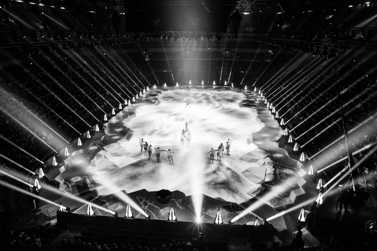 Dimatec_Light's tweet photo. 80 Xtylos de @ClayPakyNews utilisés pour le ballet sur glace The Snow Queen !
Éclairages et décors réalisés par Mikki Kunttu 👏
#Claypaky #Xtylos #IgniteYourShow #lasersource #laser https://t.co/FpcpeJhMFS