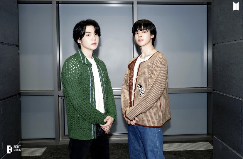 joshuascloud's tweet photo. 😄🥰✌️:                                    🕴️😐: https://t.co/6ksG0F2kqx