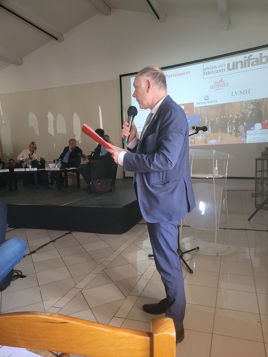 sRambaudRN's tweet photo. Invitation du Président Eric Pastorino à l'assemblée générale du syndicat des côtes de Provence au château de l'Aumérade à Pierrefeu.
Croissance des ventes de vins blancs, protection de la marque #cotesdeprovence. https://t.co/QOwTxSvU06
