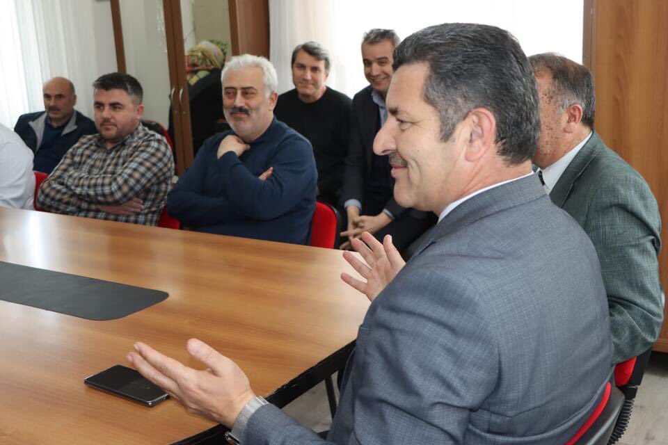 MemNiksar's tweet photo. İl Millî Eğitim Müdürümüz Sayın Ahmet Özdemir Ulvi Saime Kaya İlkokulunu ziyaret etti. 
Müdürümüz ziyarette öğretmenlerimizle birlikte okulumuzun ve öğrencilerimizin eğitim öğretim değerlendirmesini yaptı.
Müdürümüze İlçe Milli Eğitim Müdürümüz Sayın Hasan Şerifler eşlik etti. https://t.co/keH6KsCLoz