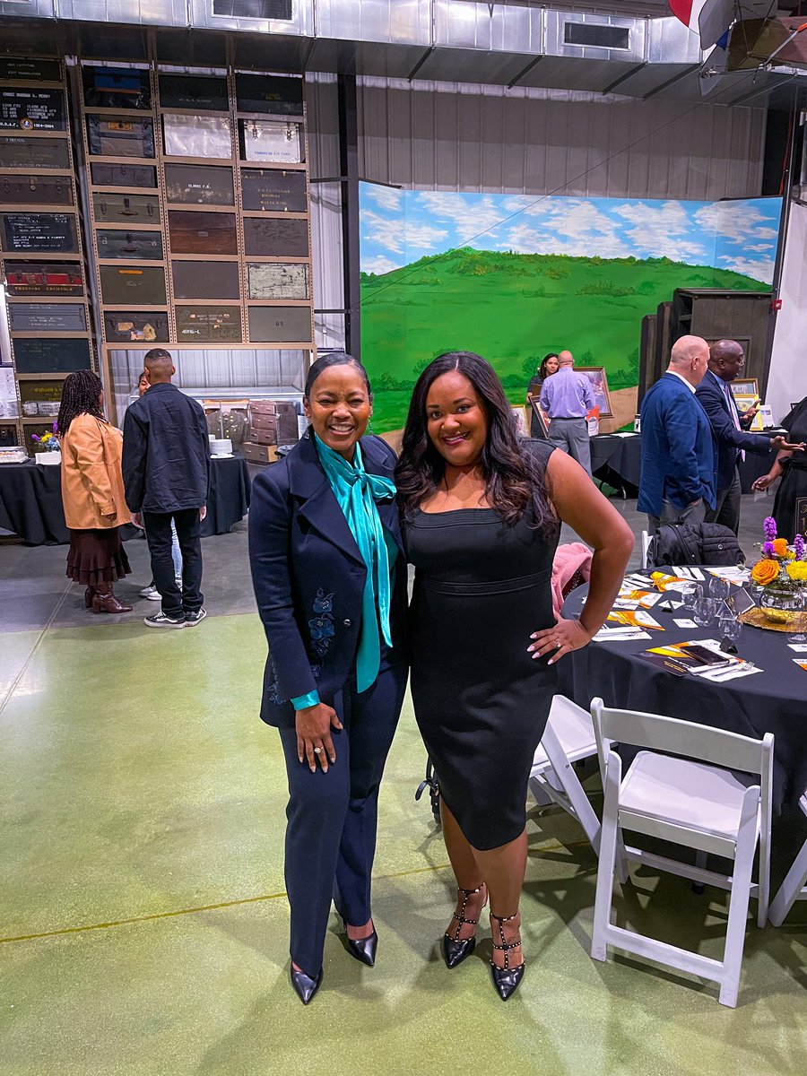 lynettewsocial's tweet photo. Still on a ☁️ of happiness and joy 🥰
TY @DrJudyWhite_OSB &amp; MOSAIC Legacy for awarding me with the 2023 Inclusivity Excellence Award! ❤️

Special TY to my forever mentor @JerryAlmendarez for coming out on a school night to support me 🤗

@BanningUnified https://t.co/3RWxBMeU8T