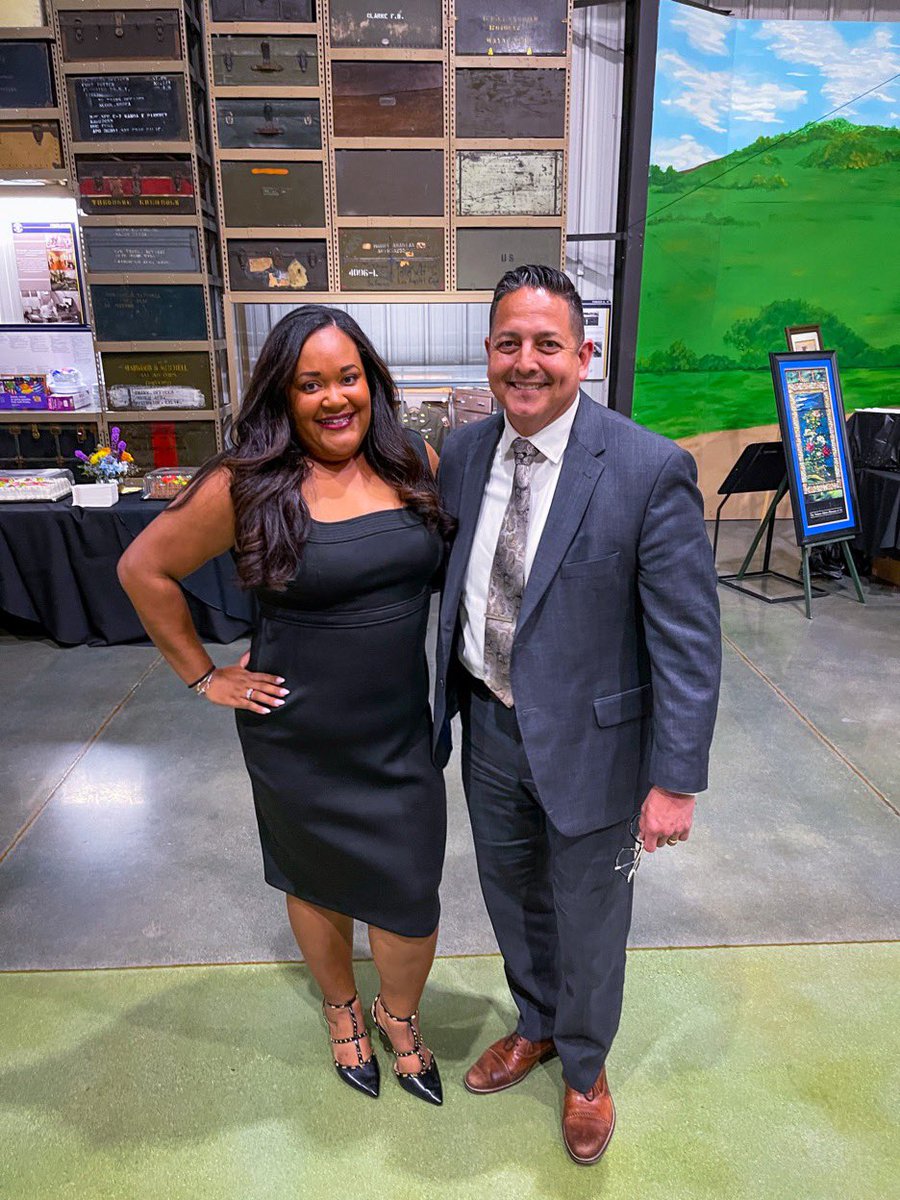 lynettewsocial's tweet photo. Still on a ☁️ of happiness and joy 🥰
TY @DrJudyWhite_OSB &amp; MOSAIC Legacy for awarding me with the 2023 Inclusivity Excellence Award! ❤️

Special TY to my forever mentor @JerryAlmendarez for coming out on a school night to support me 🤗

@BanningUnified https://t.co/3RWxBMeU8T