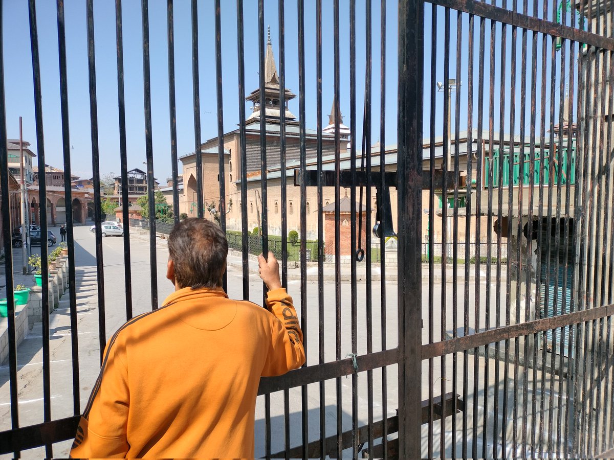 HakeemOwais115's tweet photo. Jamia masjid closed , no Friday prayers allowed and they say kashmir is back to normalcy π
#ripjkadmin #ripjkp #Kashmir #jamiamasjid #ripdemocracy https://t.co/o2FGPvnFum