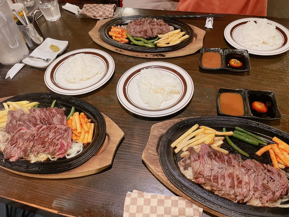KRD8_Kanna's tweet photo. 本日、マッマの誕生日だったので"万バズ再生"で話題のろーいんさん行ってきました🥩
今日もお腹いっぱい食べた〜！

例の動画はこちら💁‍♀️(チャンネル登録もよろしく)
https://t.co/Y8CAEGZZV7

#LocalPrime #ろーいん https://t.co/KnI9xmn9gV