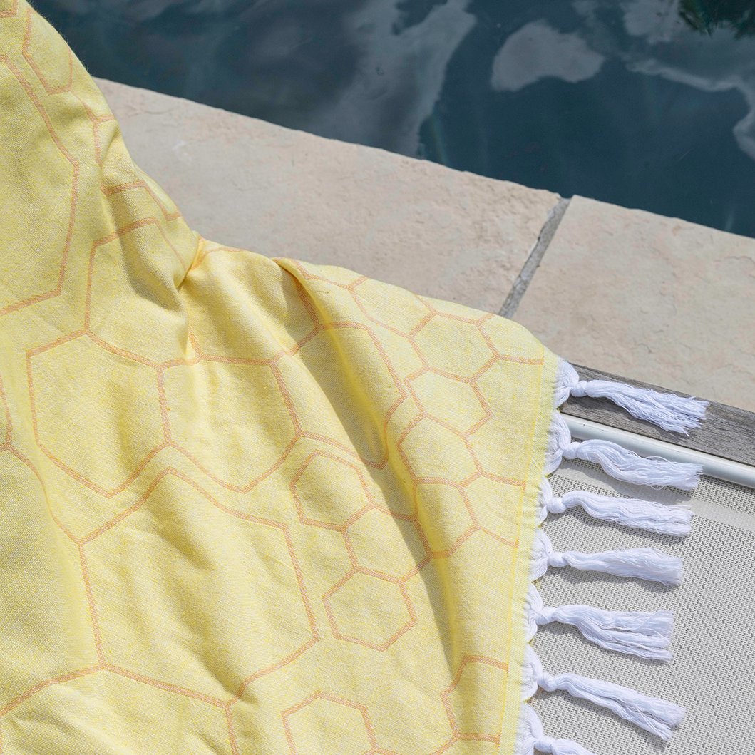 Poolside can be sweet and sunny. Wrap your sass this summer with Pomp &amp; Sass pure Turkish cotton towels.

#travelessential #cottagelife #turkishtowelscanada #beachtowel #pestemal #traveltowel #sustainable #versatile